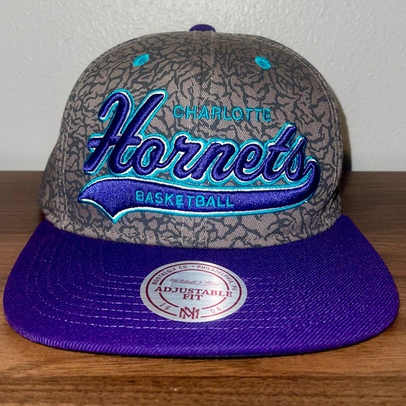 Charlotte Hornets Snap-back 🧢 - Picture 1 of 6